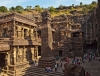 Hàng ngày có hàng nghìn lượt du khách đến thăm quan quần thể hang động Ellora, trong số đó có nhiều người đến để cầu nguyện là dân bản xứ, số khách đến thăm quan chủ yếu là khách quốc tế...